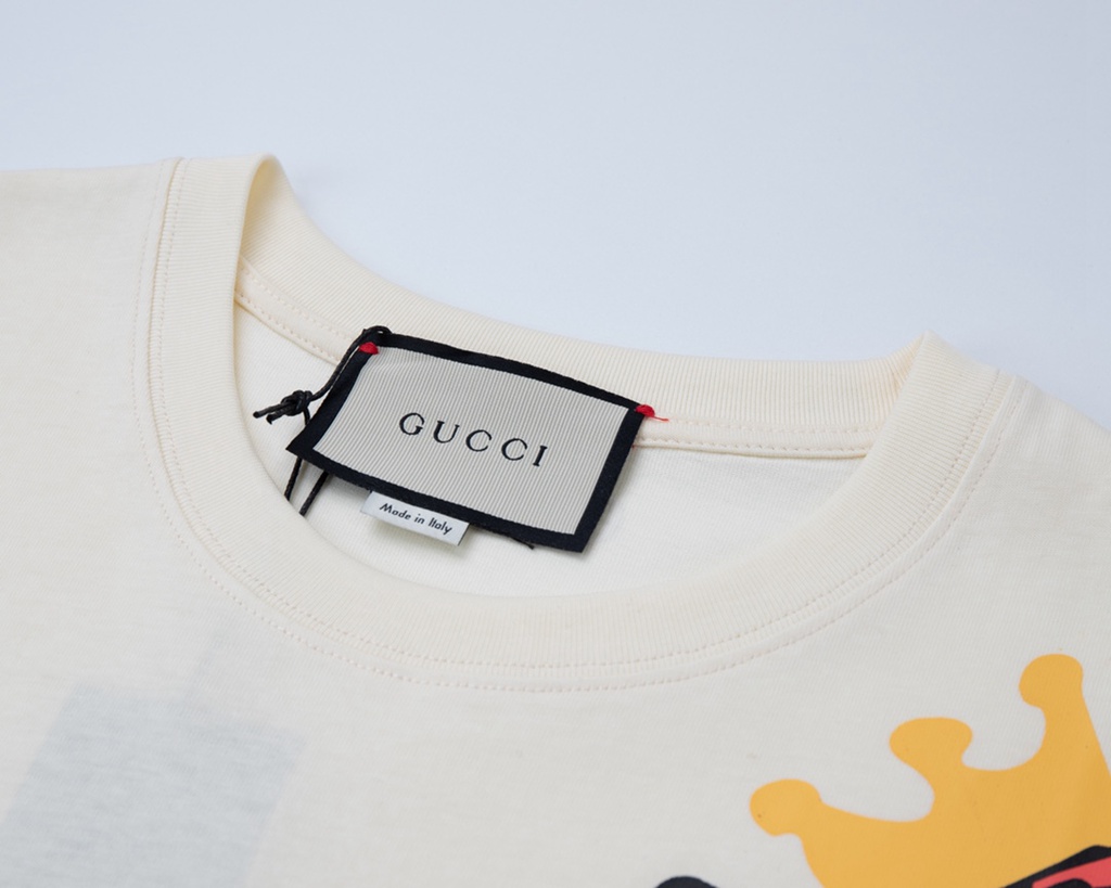 Gucc* T-shirt